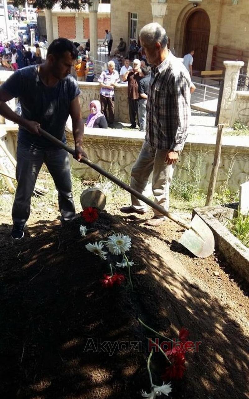 105 Yaşındaki Ayşe Ekrem Ebediyete Uğurlandı