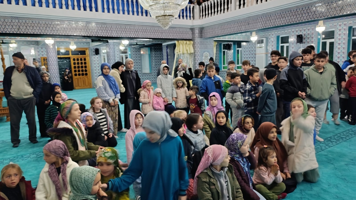 110 çocuğa bayram harçlıkları ve çeşitli hediyeler verildi