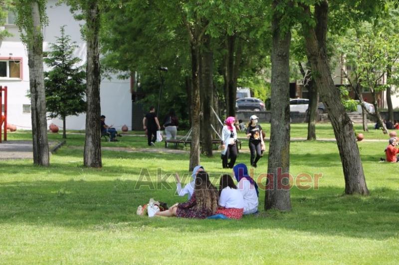 15 20 Yaş arası haftalar sonra dışarı çıktı