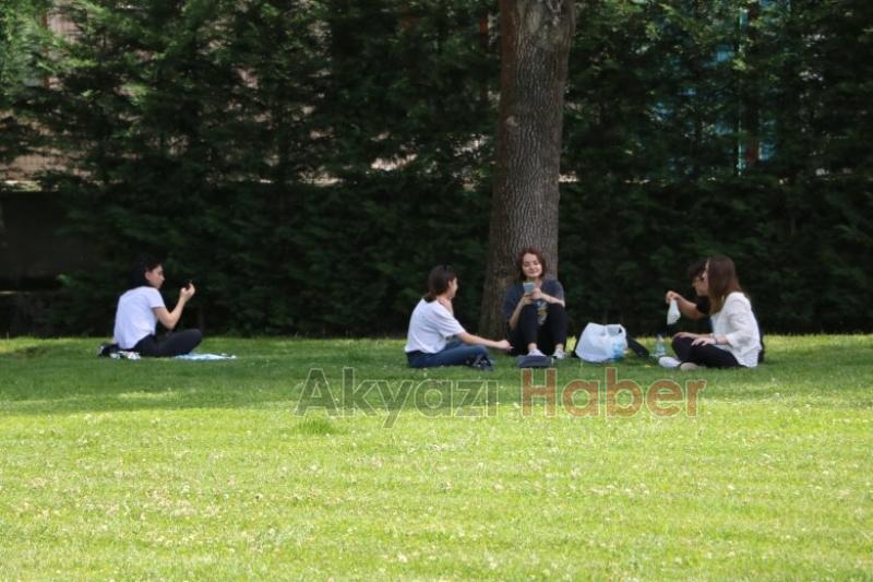 15 20 Yaş arası haftalar sonra dışarı çıktı