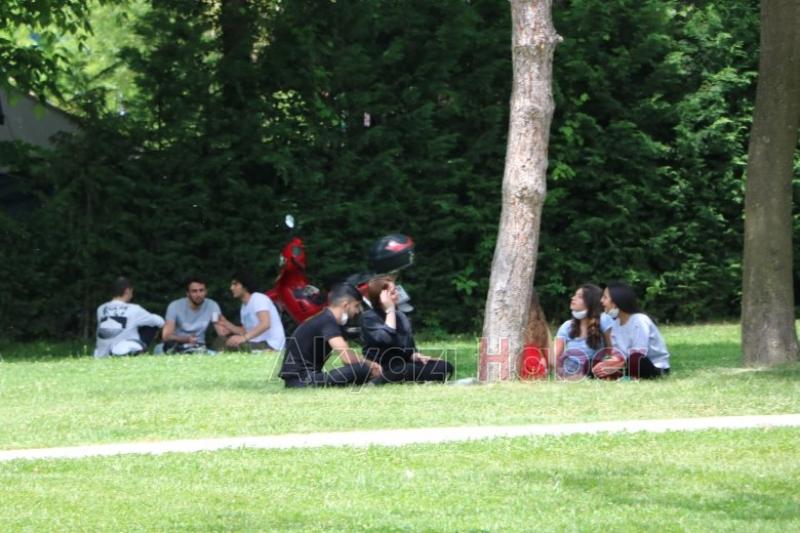 15 20 Yaş arası haftalar sonra dışarı çıktı