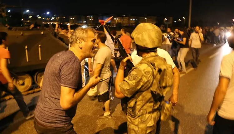 15 Temmuz hain darbe girişiminde saat saat Sakarya'da yaşananlar
