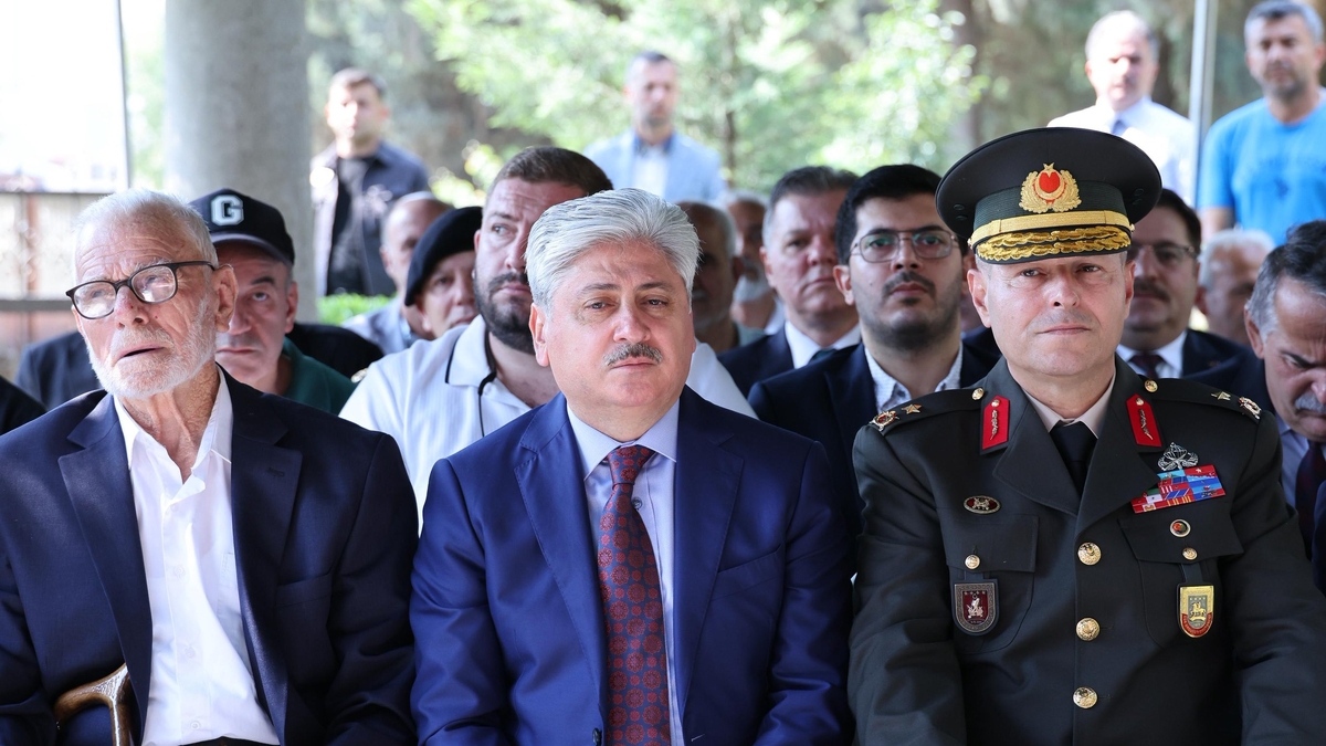 15 Temmuz şehidi özel harekat polisi Sakarya'da mezarı başında anıldı