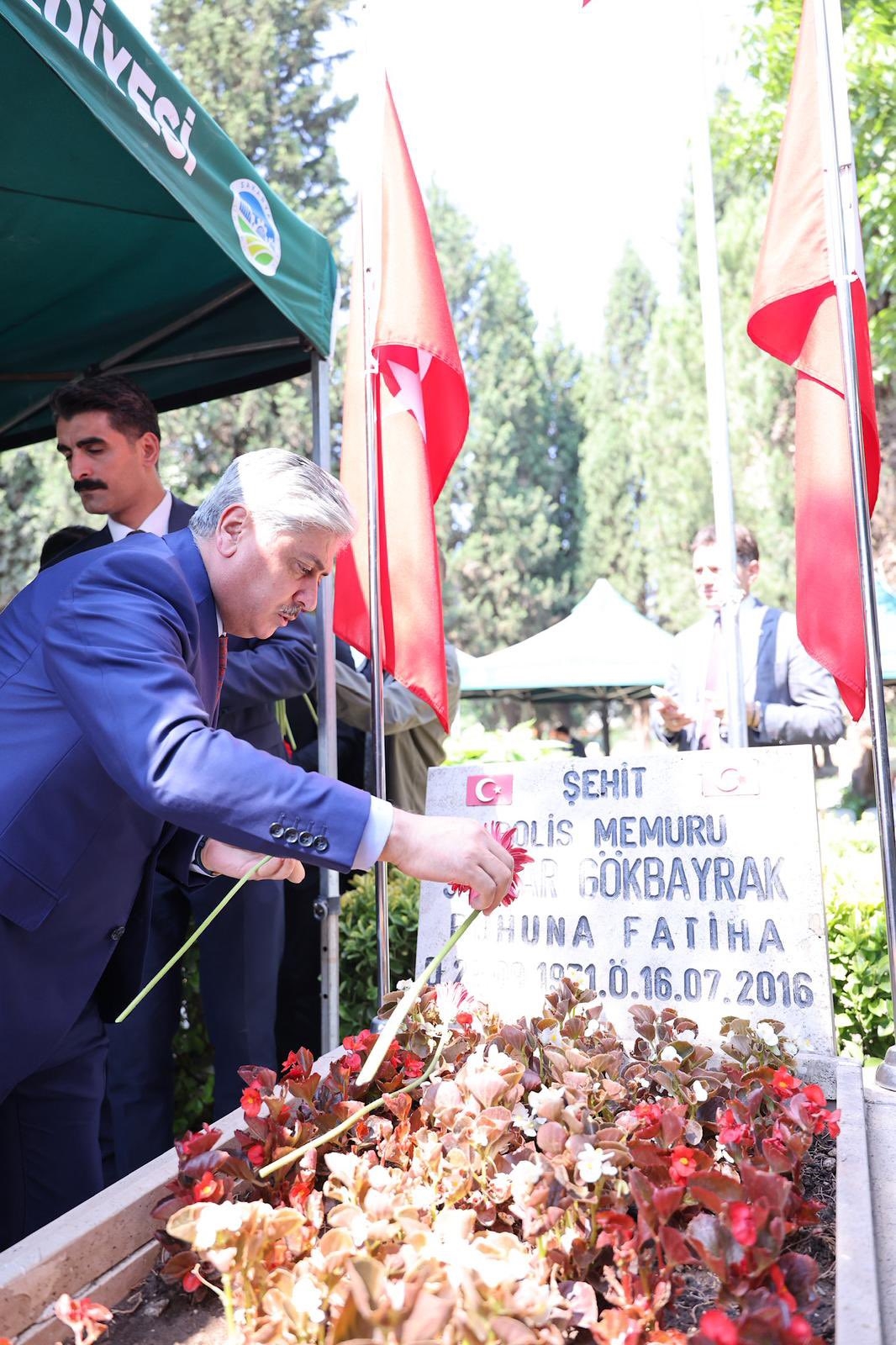15 Temmuz şehidi özel harekat polisi Sakarya'da mezarı başında anıldı