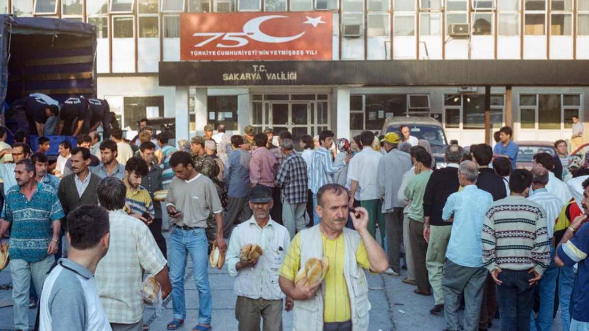 17 Ağustos depreminin 26. yılı;  Sakarya'dan unutulmayan fotoğraflar