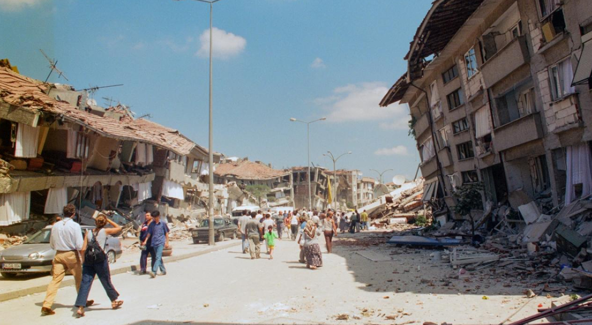 17 Ağustos depreminin 26. yılı;  Sakarya'dan unutulmayan fotoğraflar