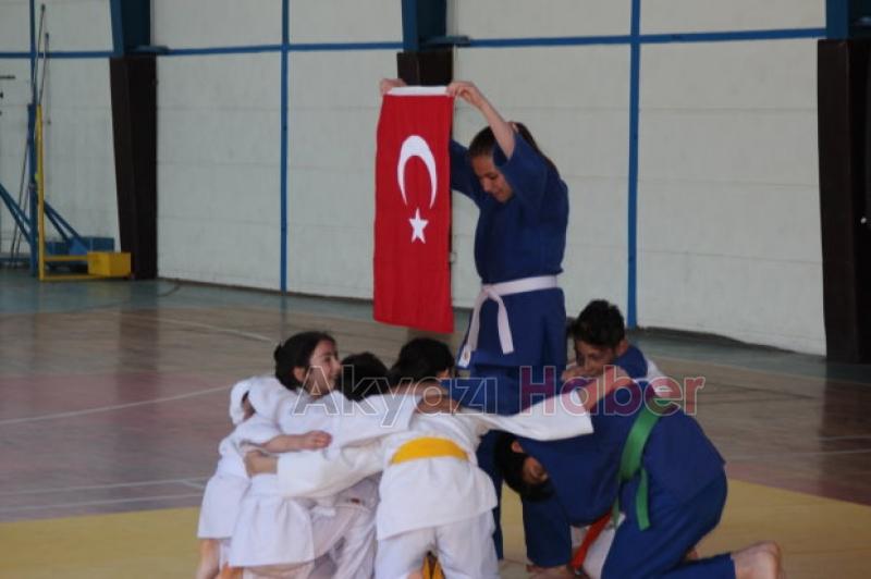 19 Mayıs Törenle Kutlandı