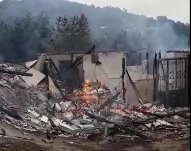 2 Katlı Ev Yanarak Kül Oldu