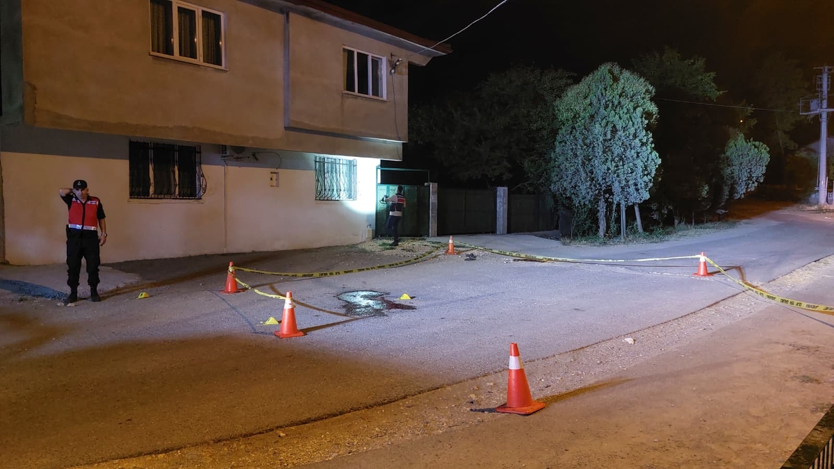 2 kişinin öldüğü çatışmanın firarisi gasp ettiği araçla kaçmış