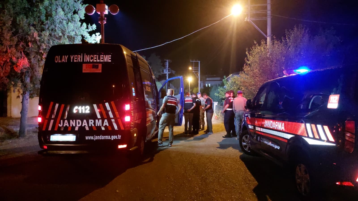 2 kişinin öldüğü çatışmanın firarisi gasp ettiği araçla kaçmış