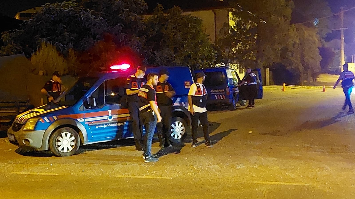 2 kişinin öldüğü çatışmanın firarisi gasp ettiği araçla kaçmış