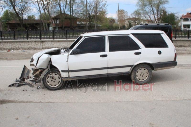 2 Otomobil Kafa Kafaya çarpıştı