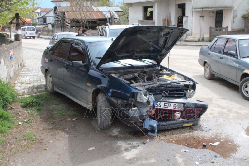 2 Otomobil Kafa Kafaya çarpıştı