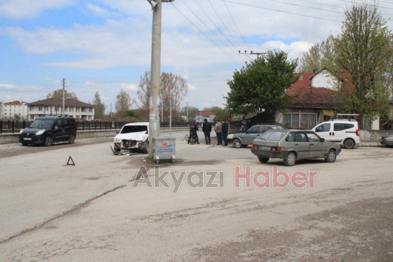 2 Otomobil Kafa Kafaya çarpıştı
