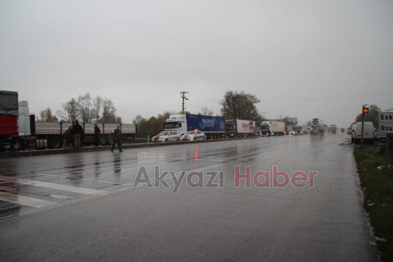 3 Tır Arasında Yolcu Minibüsü Sıkıştı 