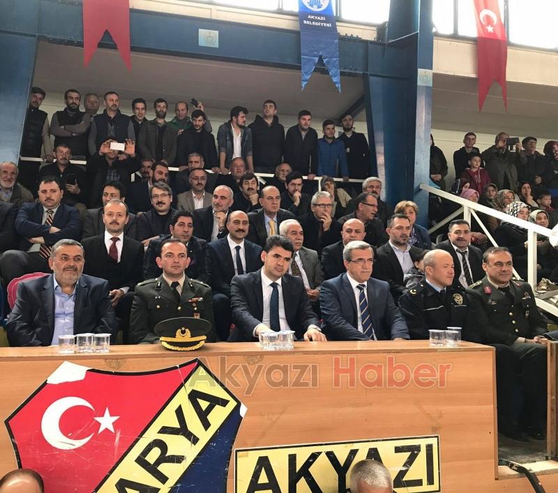 23 Nisan Akyazı da Kutlandı