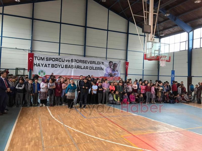 23 Nisan Akyazı da Kutlandı