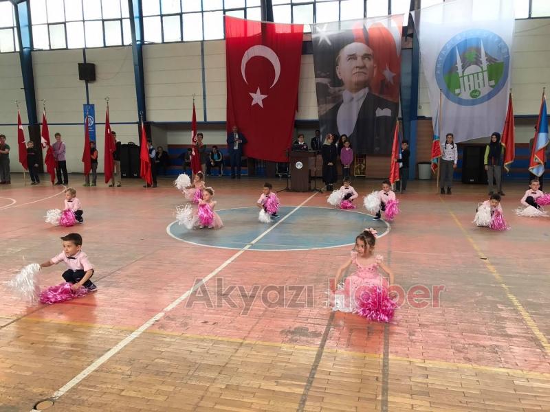 23 Nisan Akyazı da Kutlandı