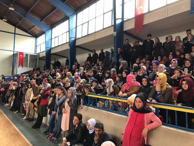 23 Nisan Akyazı da Kutlandı