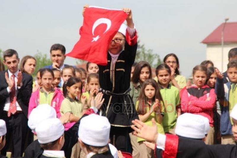 23 Nisan Akyazı’da Çoşkuyla Kutlandı