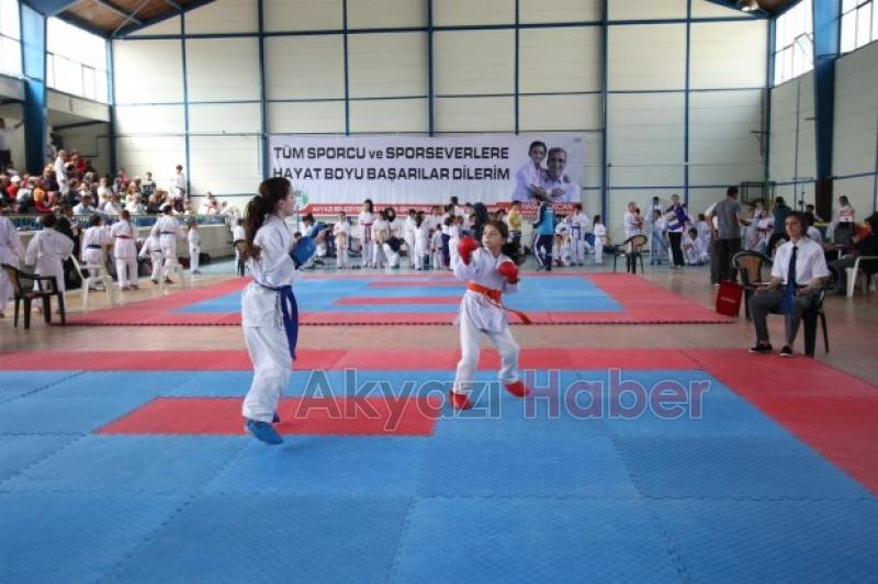 24 KASIM ÖĞRETMENLER GÜNÜ KARATE İL TURNUVASI AKYAZIDA