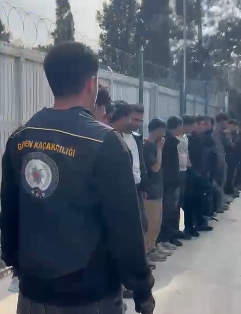 24 kaçak Afgan daha yakalandı