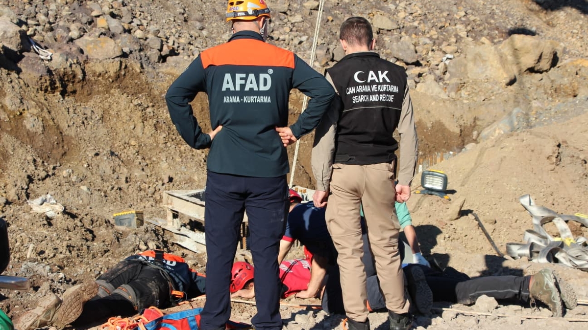 30 metrelik kuyuya düşen işçiden acı haber; Cansız bedeni çıkarıldı