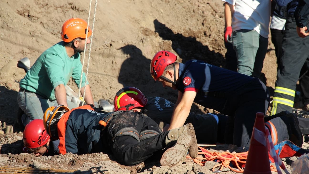 30 metrelik kuyuya düşen işçiden acı haber; Cansız bedeni çıkarıldı