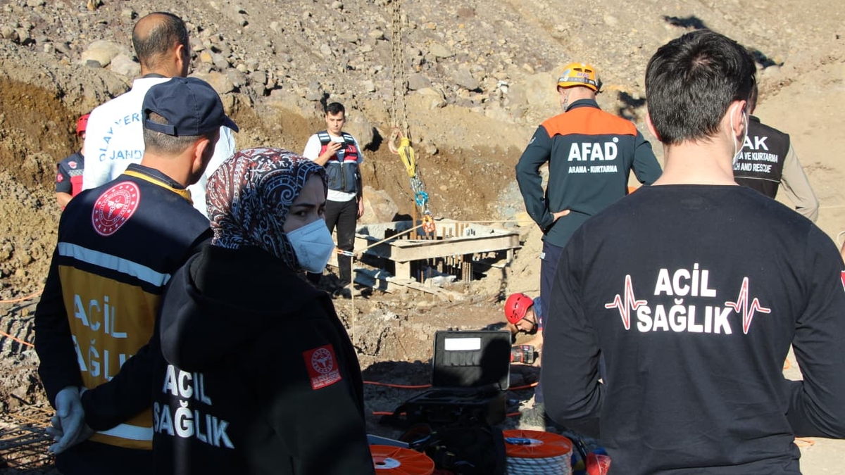 30 metrelik kuyuya düşen işçiden acı haber; Cansız bedeni çıkarıldı
