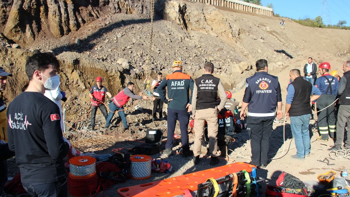 30 metrelik kuyuya düşen işçiden acı haber; Cansız bedeni çıkarıldı