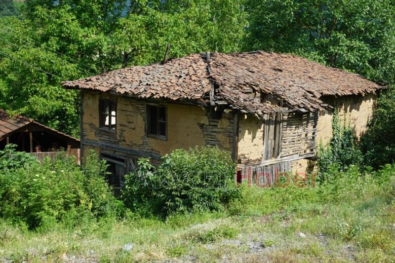 300 yıllık cami çürüyor