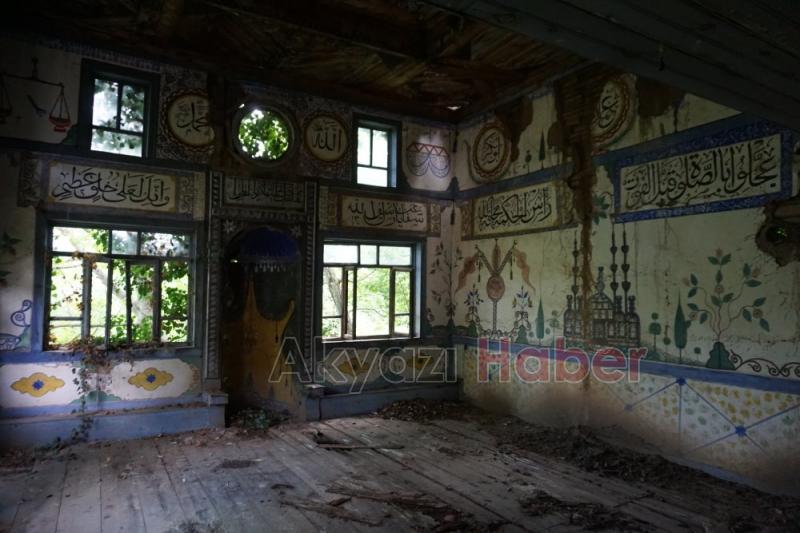 300 yıllık cami çürüyor