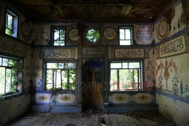 300 yıllık cami çürüyor