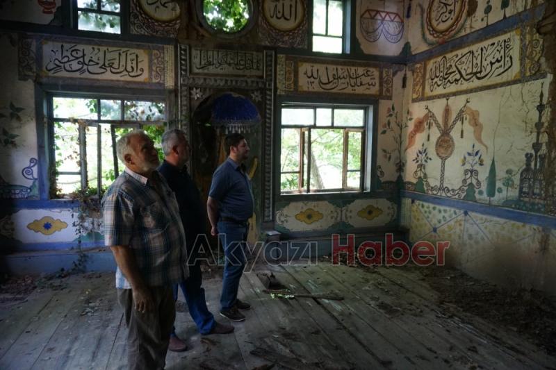 300 yıllık cami çürüyor