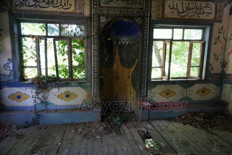 300 yıllık cami çürüyor