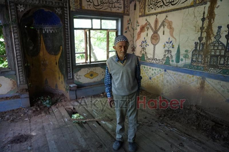 300 yıllık cami çürüyor