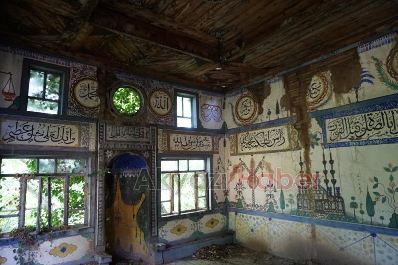 300 yıllık cami çürüyor