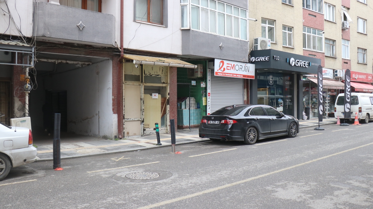 5 katlı apartmanın zeminindeki türbe merak konusu oldu