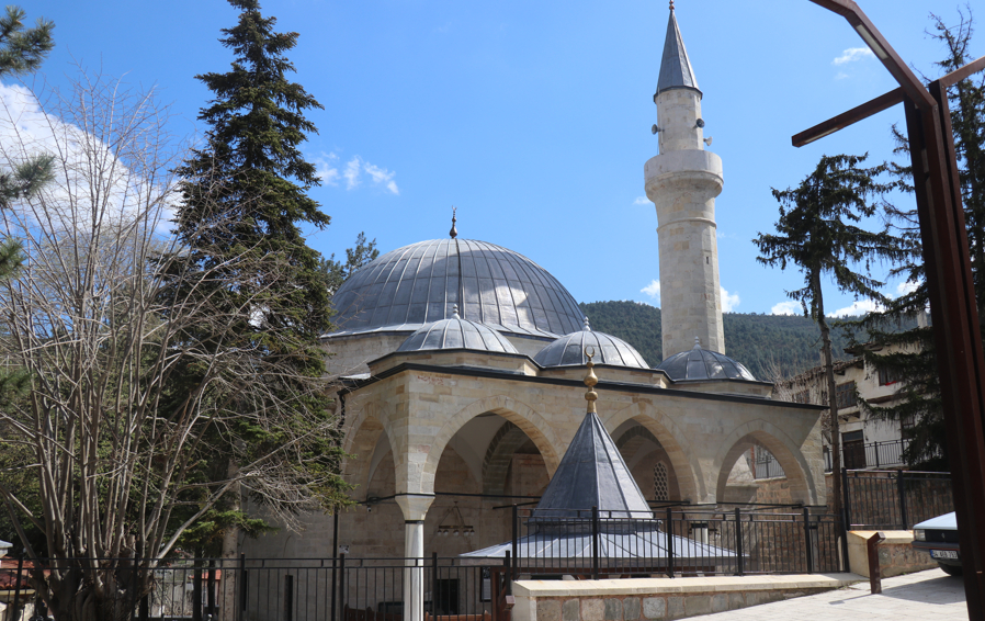 508 yıllık tarihi cami tarihe tanıklık etmeye devam ediyor