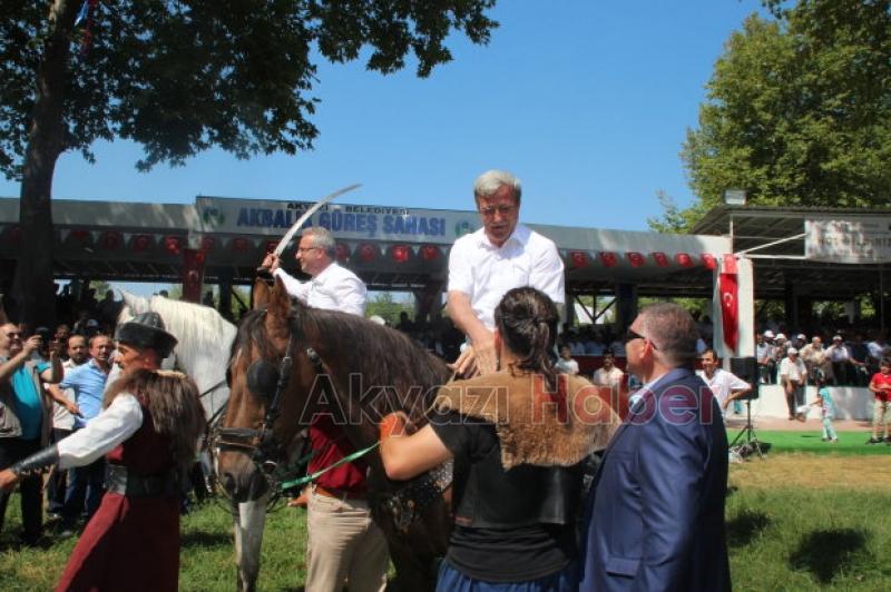 AKYAZI AKBALIK GÜREŞLERİ ESKİ GÜNLERİNE KAVUŞUYOR