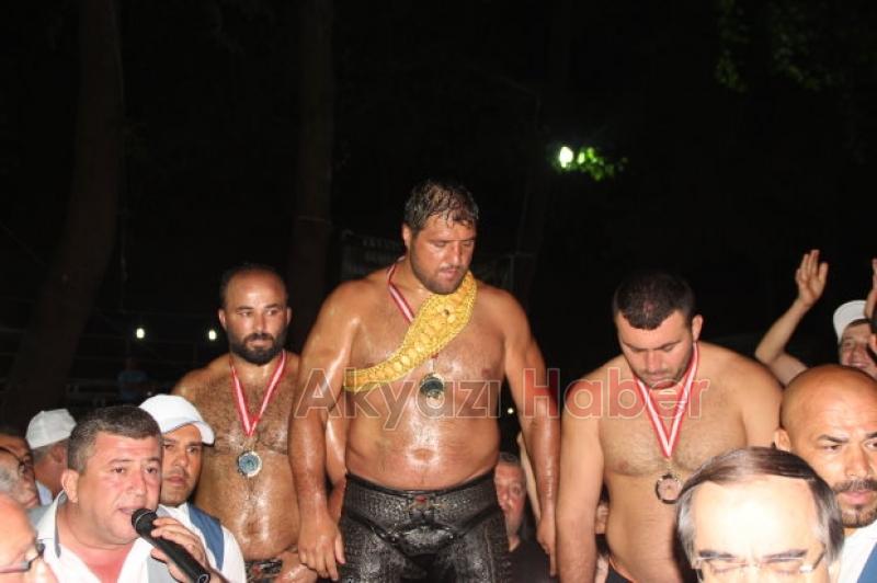 AKYAZI AKBALIK GÜREŞLERİ ESKİ GÜNLERİNE KAVUŞUYOR