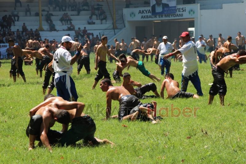 55. Geleneksel Akyazı Akbalık Yağlı Güreşleri Nefes Kesti