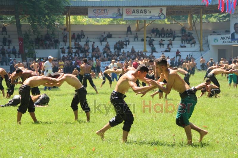 55. Geleneksel Akyazı Akbalık Yağlı Güreşleri Nefes Kesti