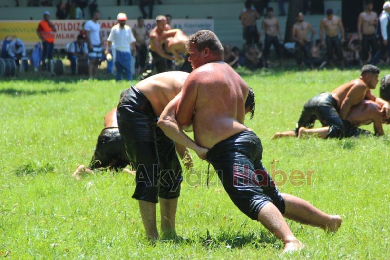 55. Geleneksel Akyazı Akbalık Yağlı Güreşleri Nefes Kesti