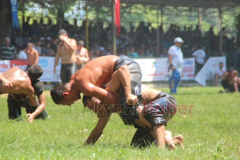 55. Geleneksel Akyazı Akbalık Yağlı Güreşleri Nefes Kesti