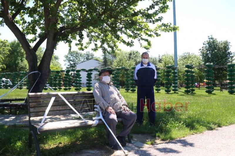 65 yaş üzeri haftalar sonra dışarı çıktı