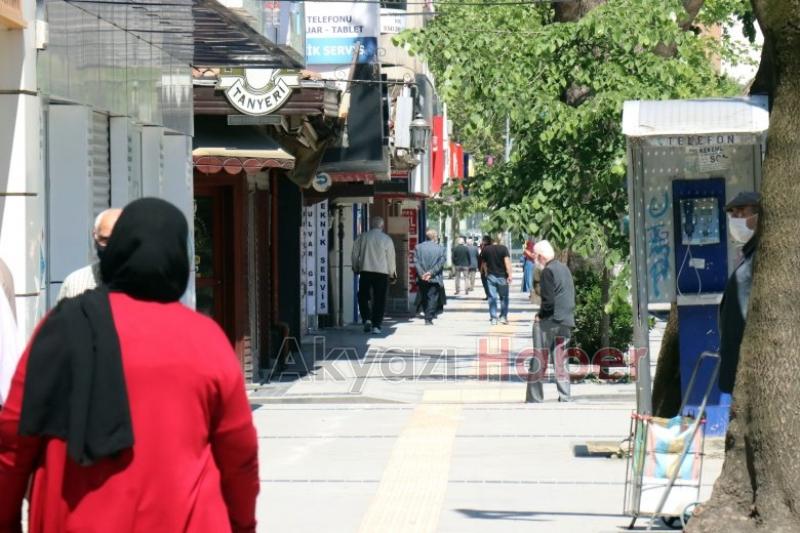 65 yaş üzeri haftalar sonra dışarı çıktı