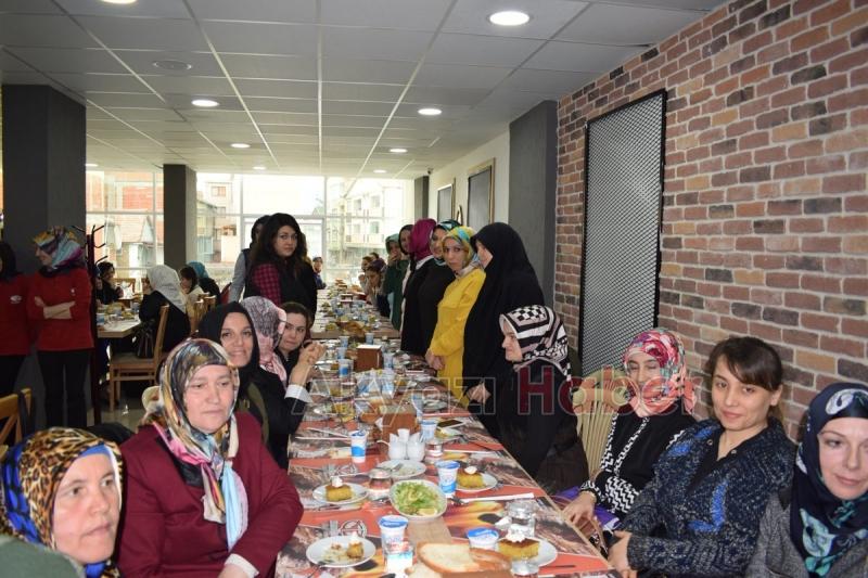 8 Mart Dünya Kadınlar Günü Akyazı da Kutlandı