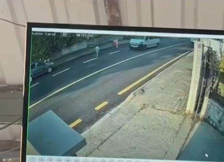 8 yaşındaki çocuğa servis aracı çarptı