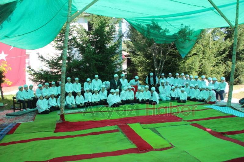 Acelle Yayla Kuran Kursunun düzenlemiş olduğu hatim cemiyeti davetlileri mest etti